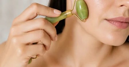 Massageador Facial: Como Funciona, Benefícios Comprovados e o Que a Ciência Diz (Guia 2026)